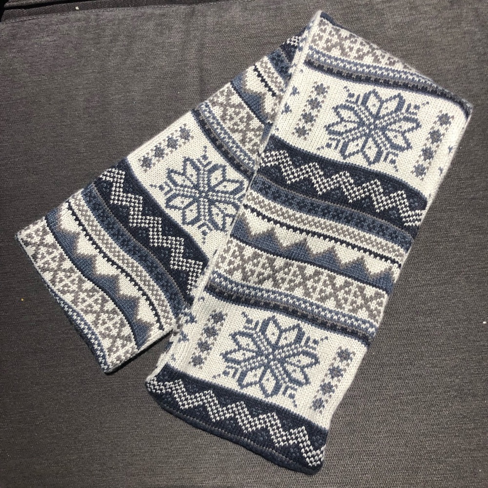 Muk Luks reversible infinity scarf